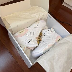 Jordan 6 Retro
Gold Hoops (Women's)